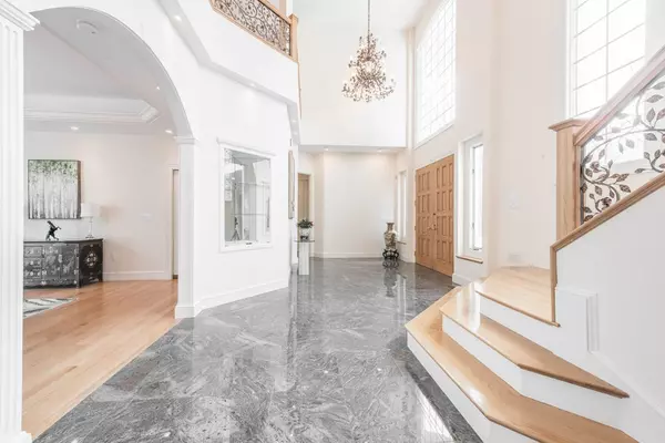 Weston, MA 02493,18 Wildflower Lane