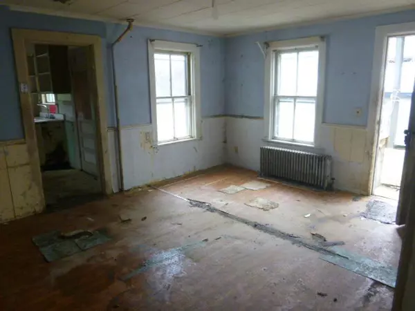 Southbridge, MA 01550,11 Lens Ct