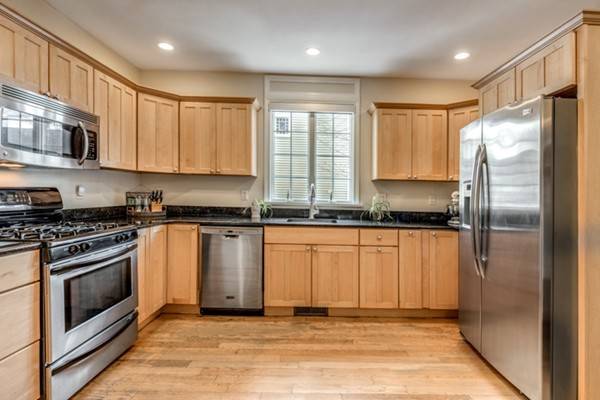 38 Pickering St #A, Winchester, MA 01890