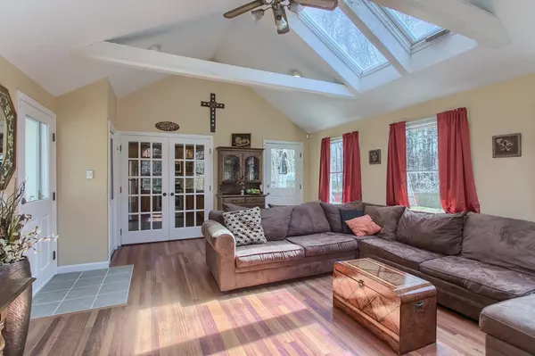 Dracut, MA 01826,476 Pelham Road