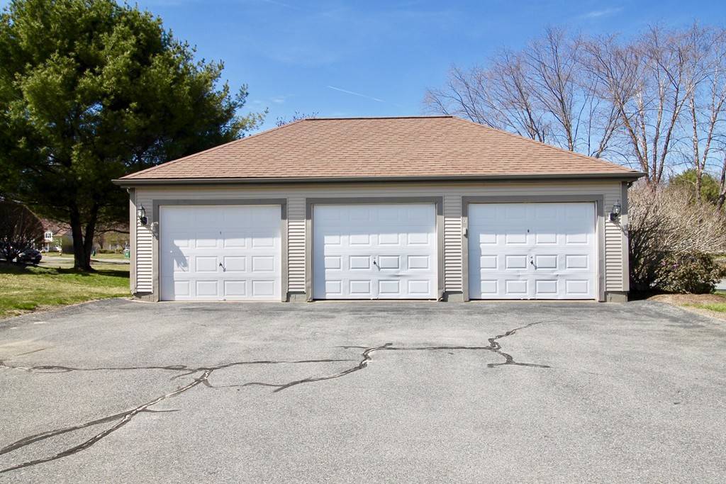 Rockland, MA 02370,31 Willow Pond Dr #31