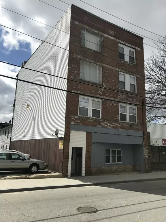 Gardner, MA 01440,315-317 Pleasant St