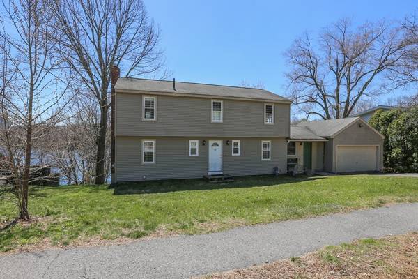 53 Ft Meadow Dr, Hudson, MA 01749