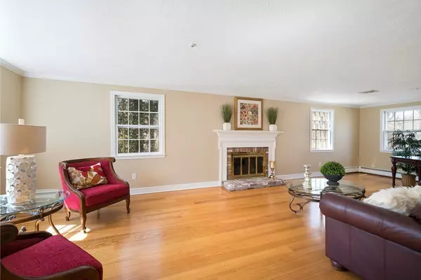 Medfield, MA 02052,70 Indian Hill Rd