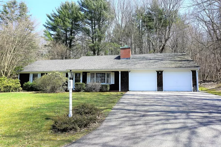 12 Hawthorne Rd, Sturbridge, MA 01566