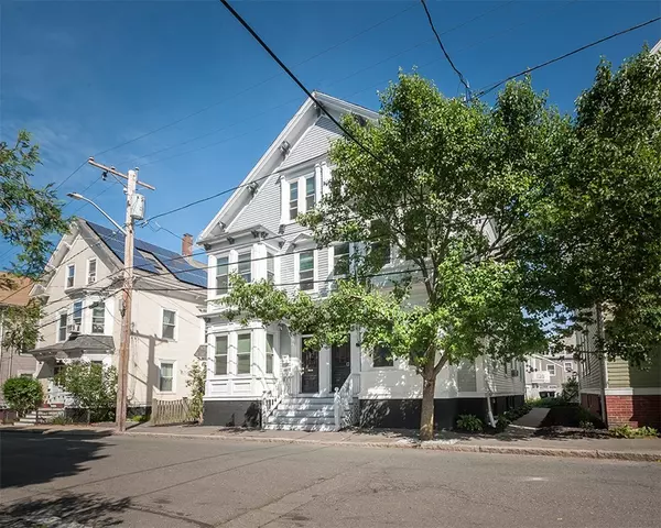 Salem, MA 01970,4 Boardman Street #1