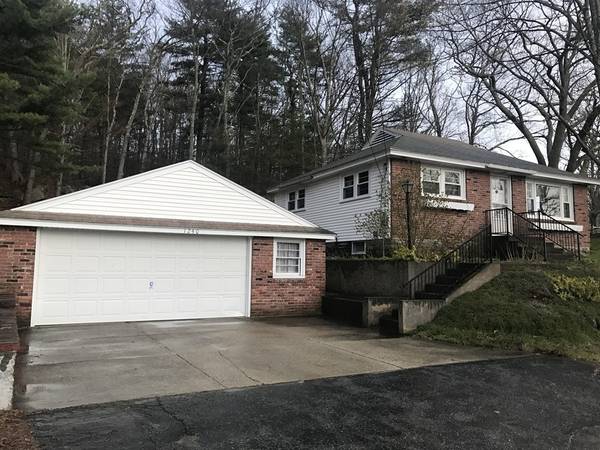 1240 Quaker St, Northbridge, MA 01534