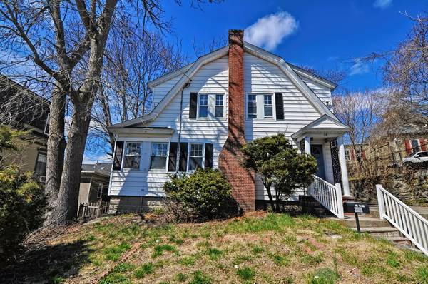 14 10th Street, Lowell, MA 01850