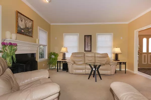 Natick, MA 01760,8 Alden St