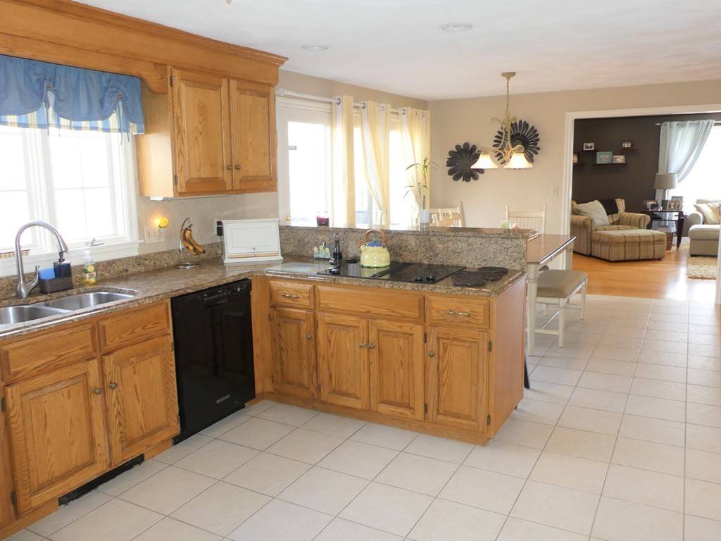North Andover, MA 01845,186 Candlestick Road
