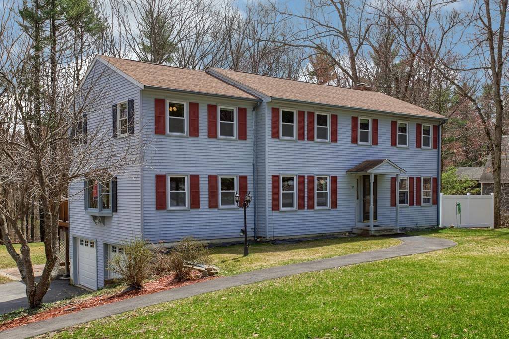 27 Beechwood Road,  Hudson,  NH 03051