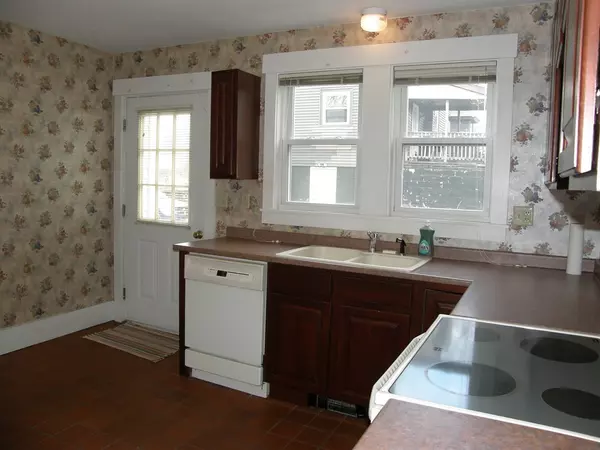 Southbridge, MA 01550,11 Forest Avenue