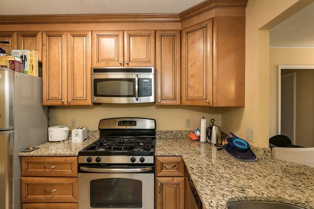 Brookline, MA 02445,77 Pond Ave #908