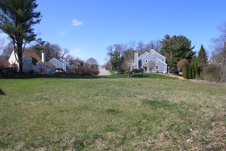 6 Pioneer Ln, Auburn, MA 01501