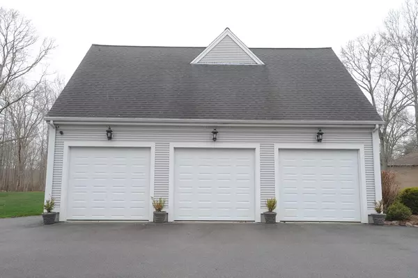 Westport, MA 02790,95 Charlotte White Rd Ext