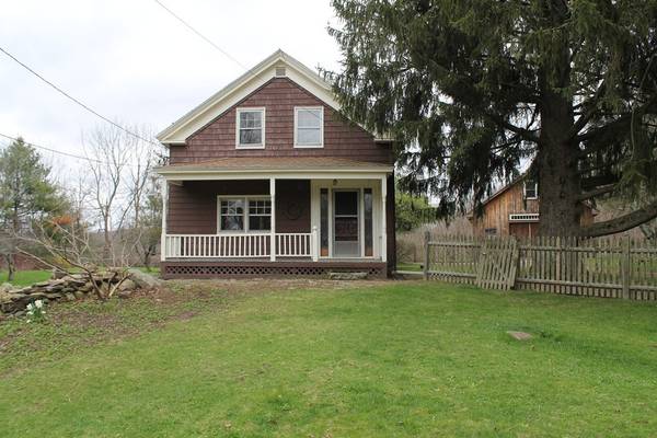 9 Old Millbury Rd, Oxford, MA 01540