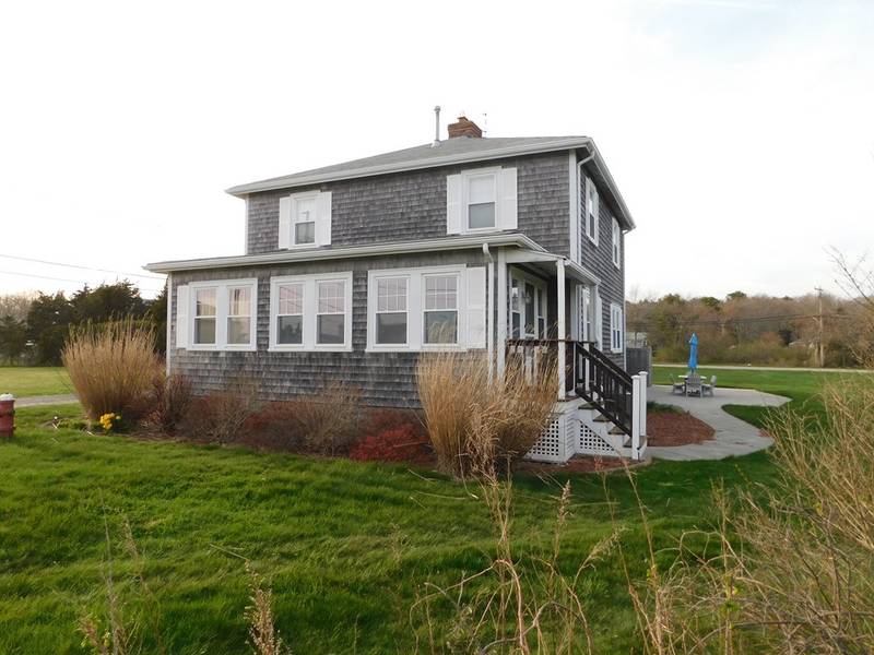 6 Wendell St, Mattapoisett, MA 02739