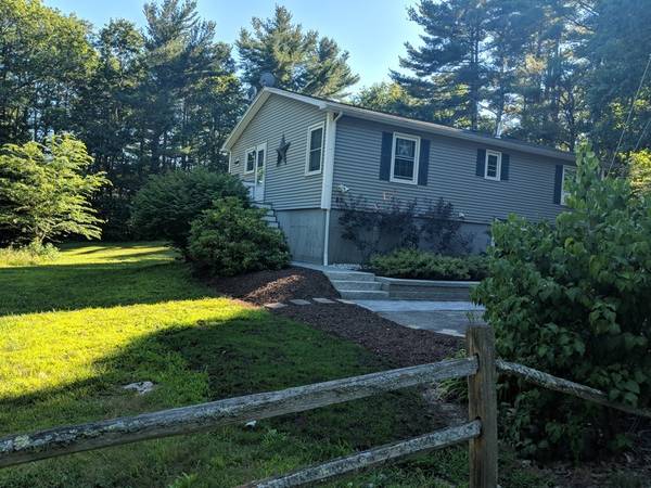 62 Grimes Rd, Hubbardston, MA 01452