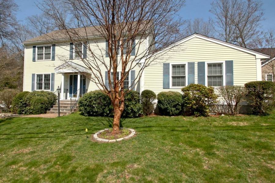 37 Edgemoor Avenue, Wellesley, MA 02482