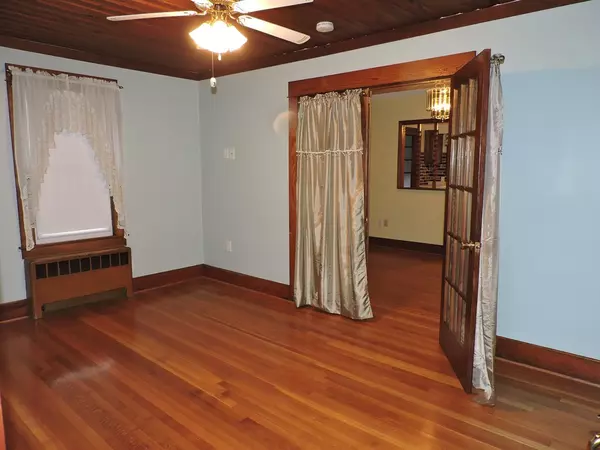 Ludlow, MA 01056,95 Yale St