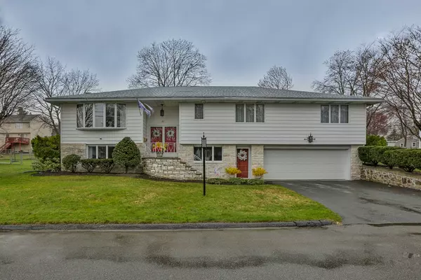 31 Lorenzo Circle, Methuen, MA 01844