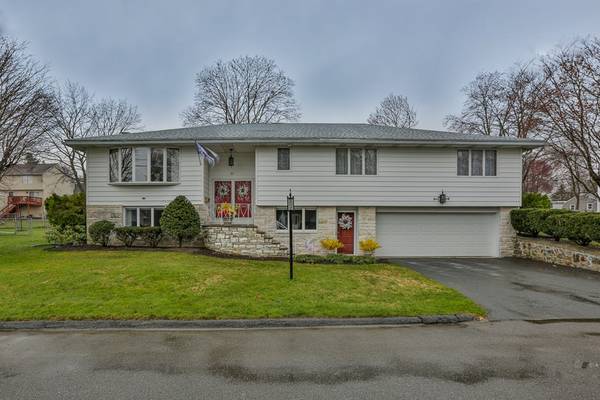 31 Lorenzo Circle, Methuen, MA 01844