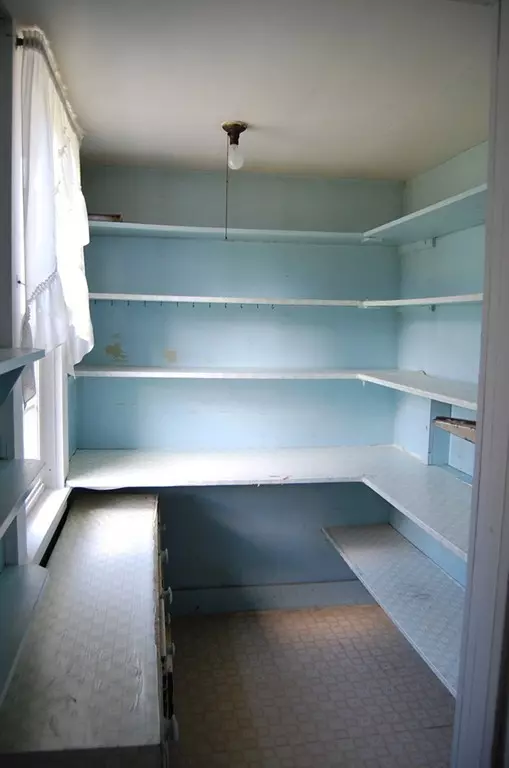 West Brookfield, MA 01585,19 Cottage St