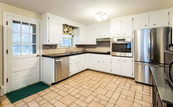 Millbury, MA 01527,15 Juniper Dr