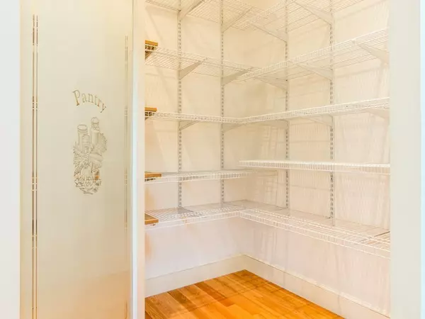 Gloucester, MA 01930,41R Bennett St South