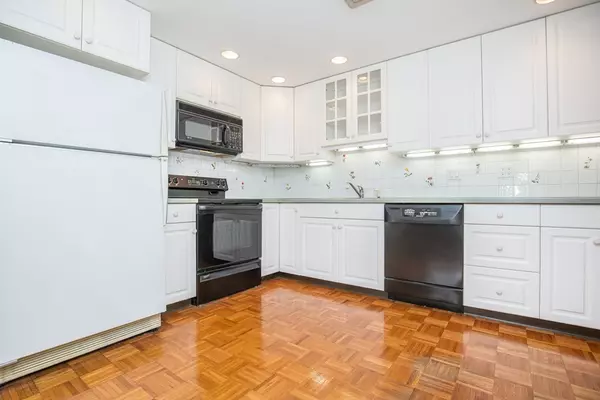 Wellesley, MA 02482,75 Grove St #421