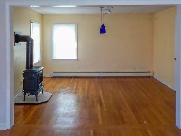 Milford, MA 01757,50 Grant St