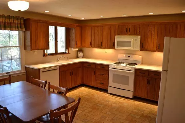 Norwood, MA 02062,12 Minihan Ln