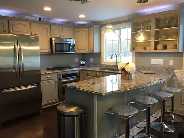 Whitman, MA 02382,11 Jacobs Lane