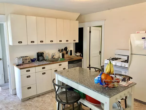 Holyoke, MA 01040,22 Belvidere Avenue