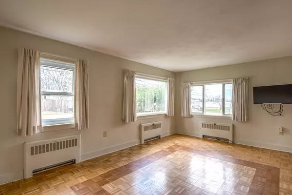 Ipswich, MA 01938,27 Island Park Road