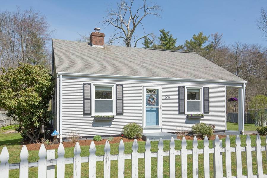 94 Winthrop St, Rehoboth, MA 02769