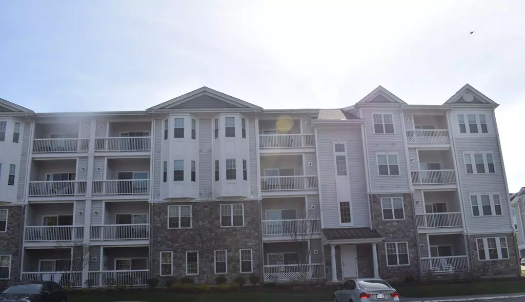 36 Augustus Ct #4002, Reading, MA 01867