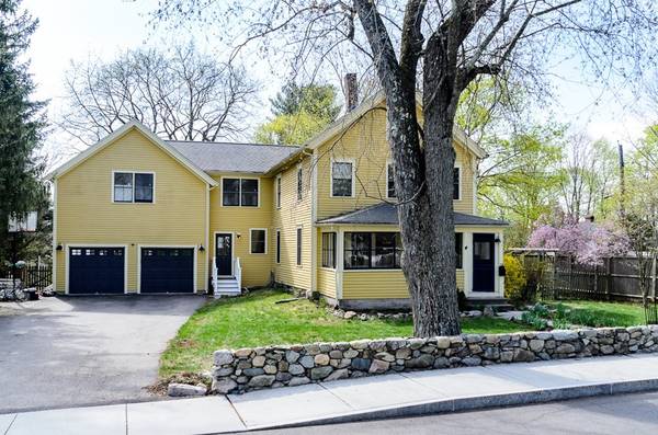 31 Green St, Medfield, MA 02052