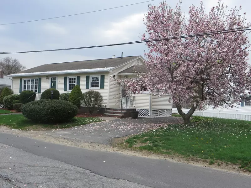 9 7th Ave, Dracut, MA 01826