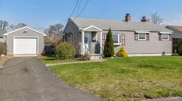 22 Fayette St, Springfield, MA 01118