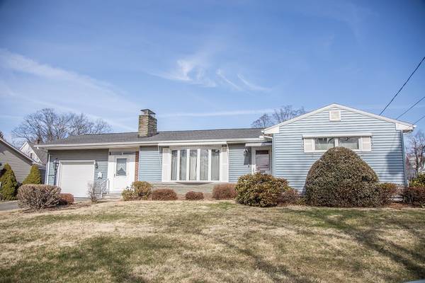 37 Donlyn Dr, Chicopee, MA 01013