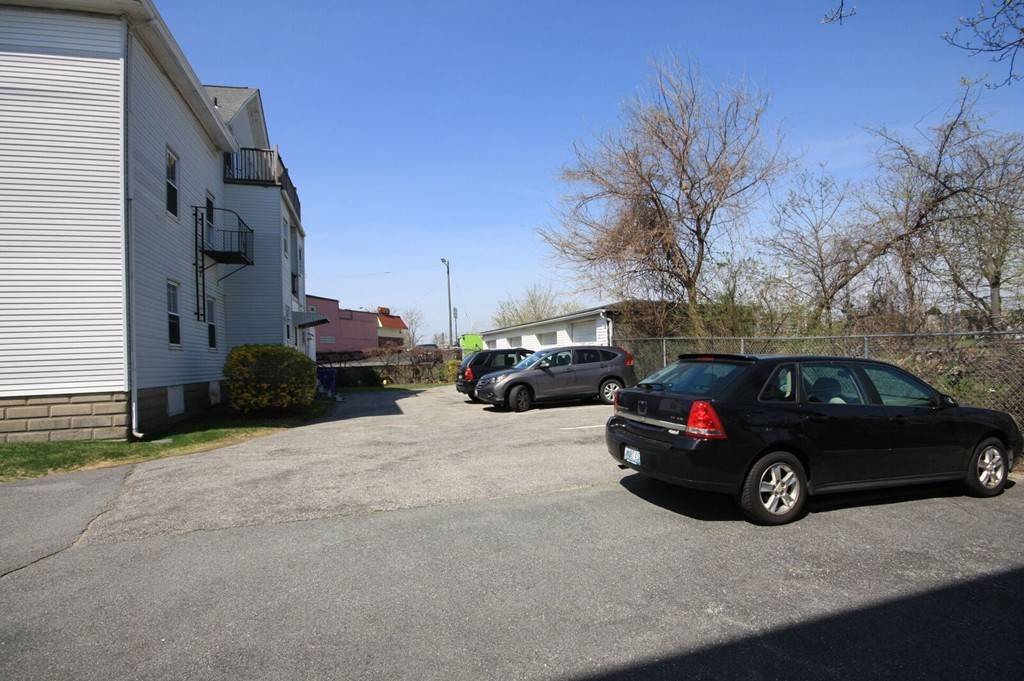 Pawtucket, RI 02859,12 Dickens