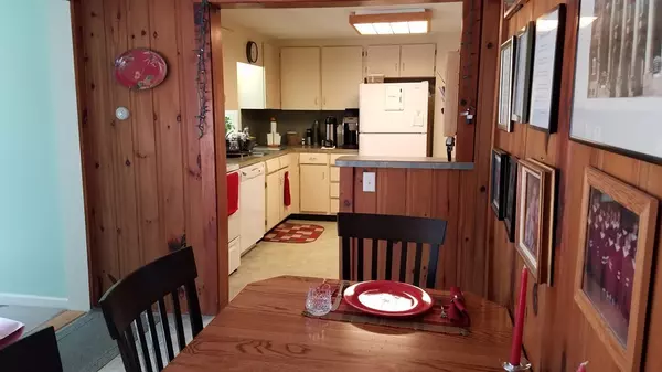 South Hadley, MA 01075,7 Victoria Lane