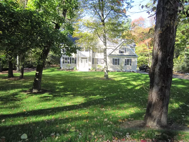 44 Glen St., Dover, MA 02030