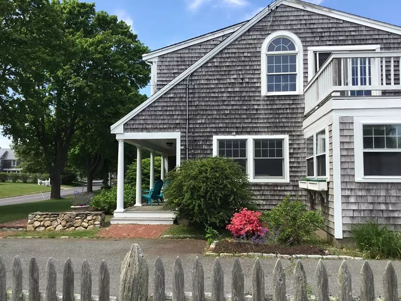 310 Walker St, Falmouth, MA 02540