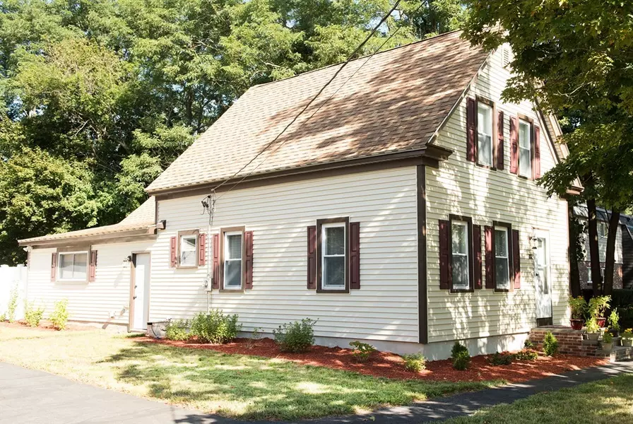 132 N Main St, Raynham, MA 02767