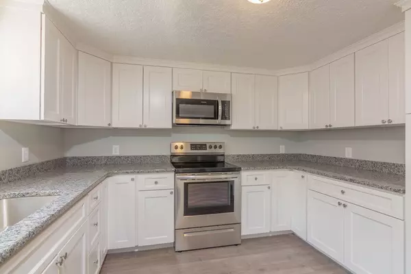 Southwick, MA 01077,282 S Loomis St