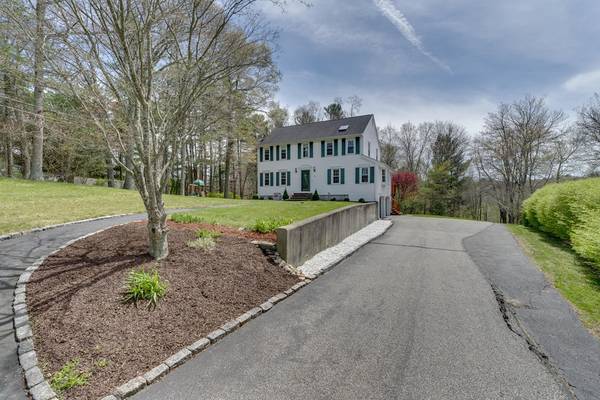 52 Country Ln,  Hanson,  MA 02341