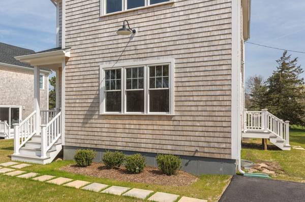 Falmouth, MA 02536,471 A Old Barnstable Road #A