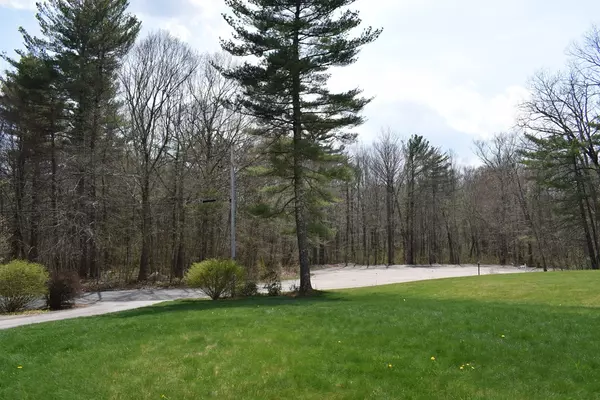 Bellingham, MA 02019,53 Susan Lane